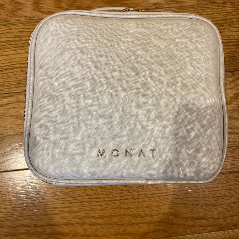 Monat travel case